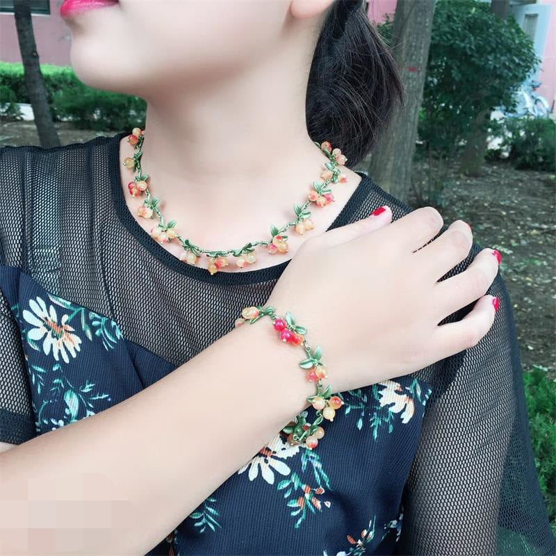Qingdao Wholesale Vintage French Forest Plants Cranberry Baroque Pearl Stone Handwoven Bracelet for Women