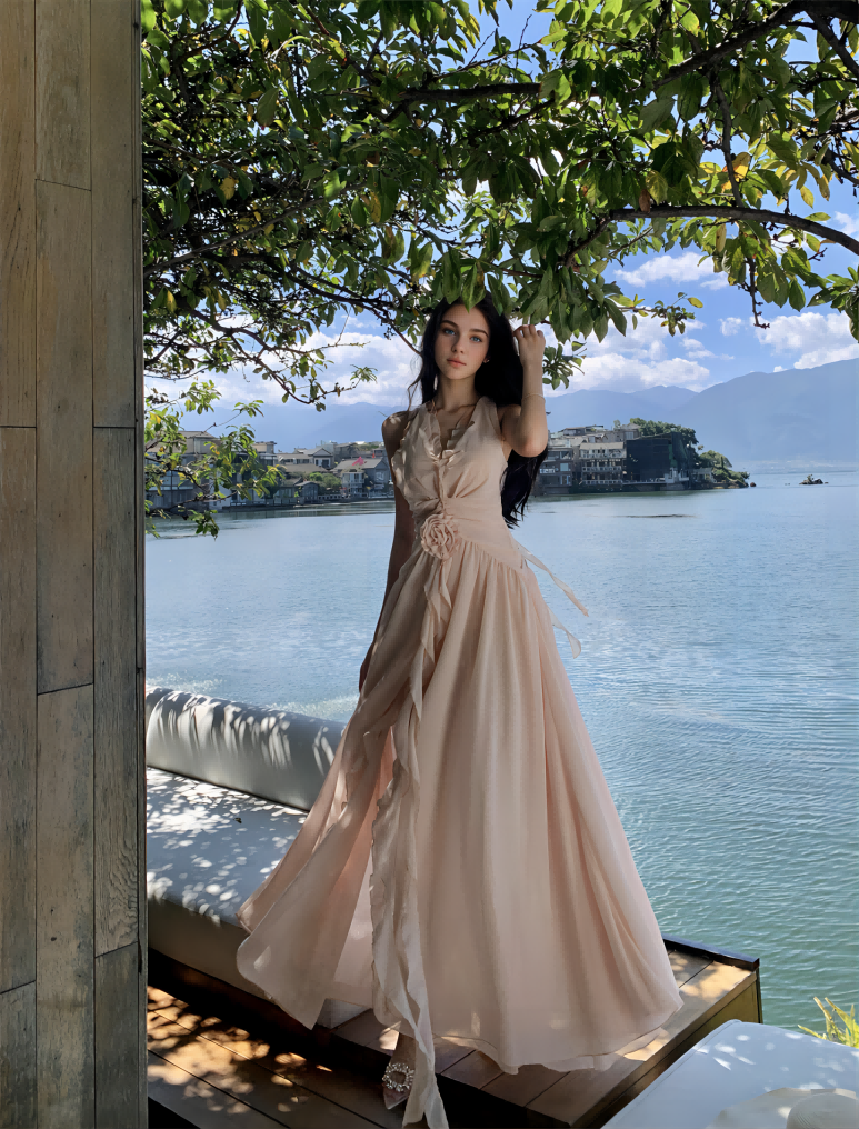 Seaside vacation beauty God descending sleeveless V-neck neckline dress new gentle temperament wooden ear edge backless long skirt