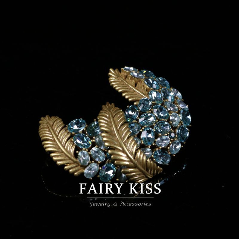 Feather fresh temperament copper alloy pave full of diamonds exquisite small earrings light luxury senior sense of earrings