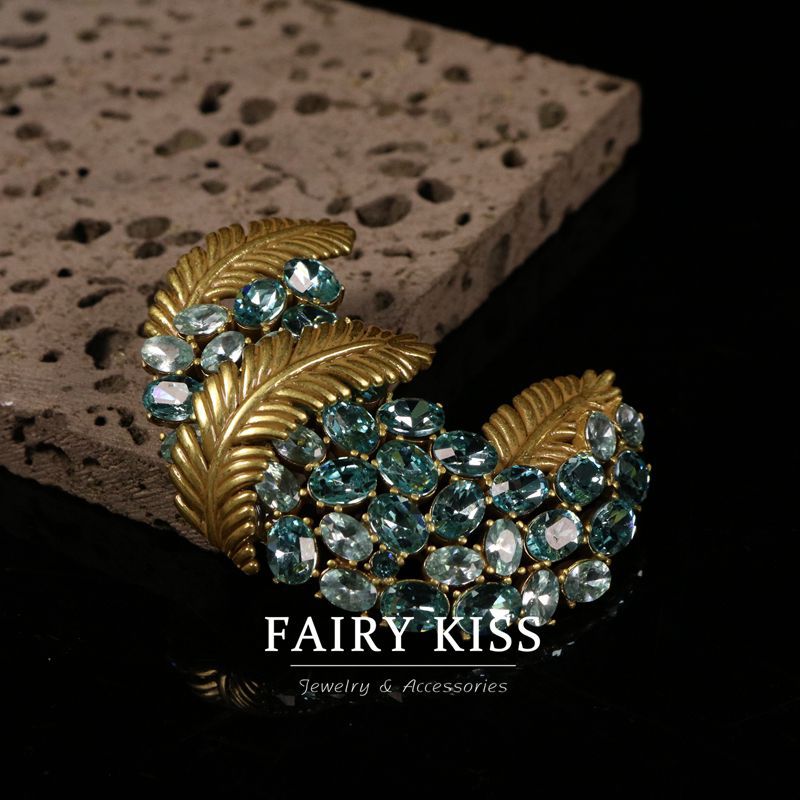 Feather fresh temperament copper alloy pave full of diamonds exquisite small earrings light luxury senior sense of earrings